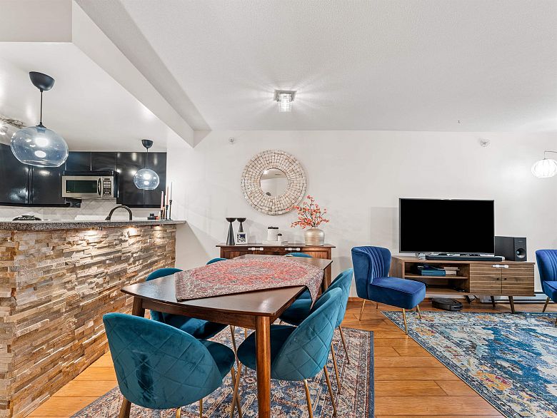 306 1328 W Pender Street