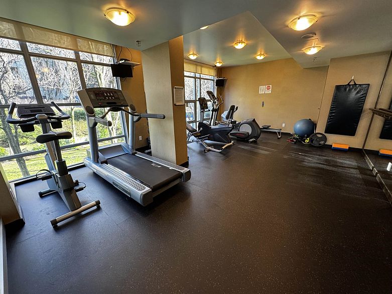 806 1005 Beach Avenue