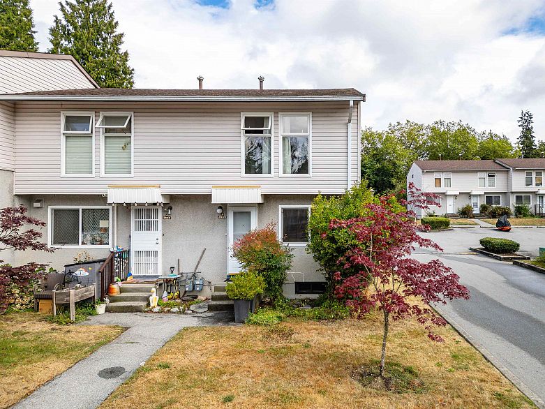 5 3554 E 49th Avenue