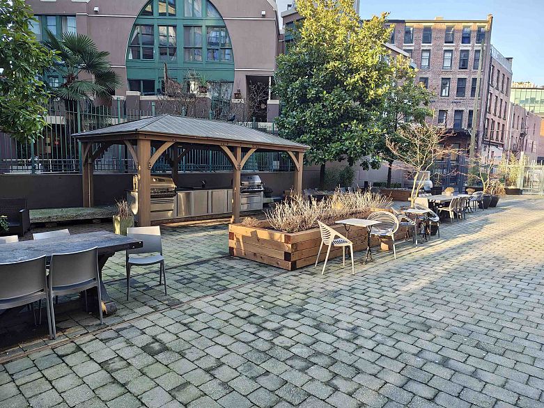 303 55 E Cordova Street