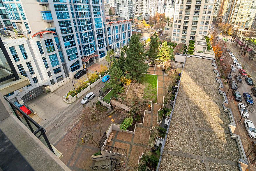 1003 1295 Richards Street