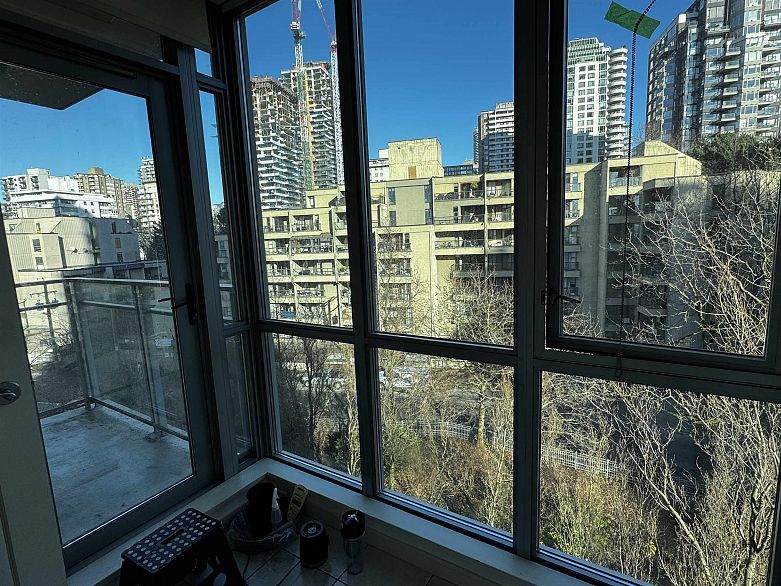 806 1005 Beach Avenue