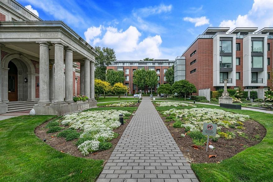 602 1561 W 57th Avenue