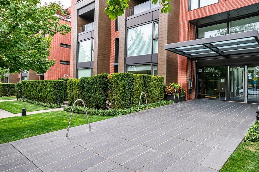 602 1561 W 57th Avenue