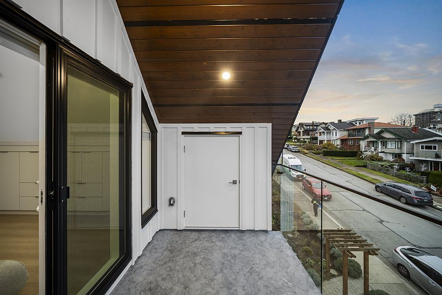 1 3623 Triumph Street