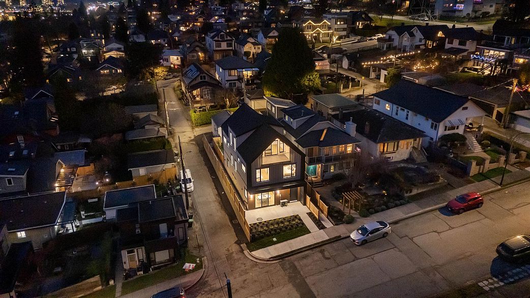 1 3623 Triumph Street