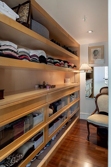 401 988 Richards Street