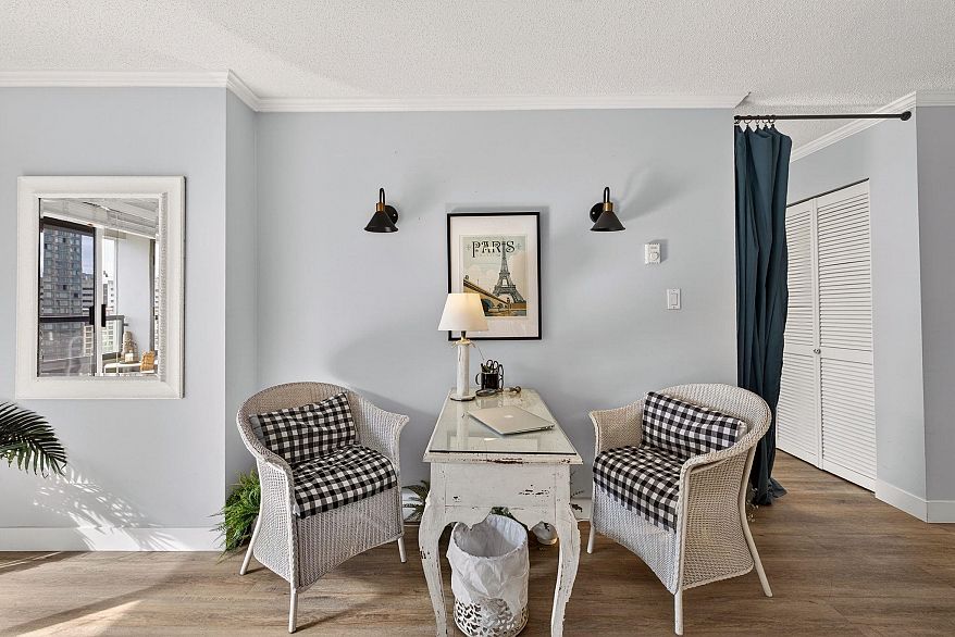 1108 1060 Alberni Street