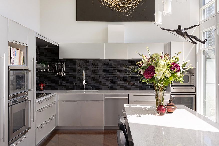 401 988 Richards Street