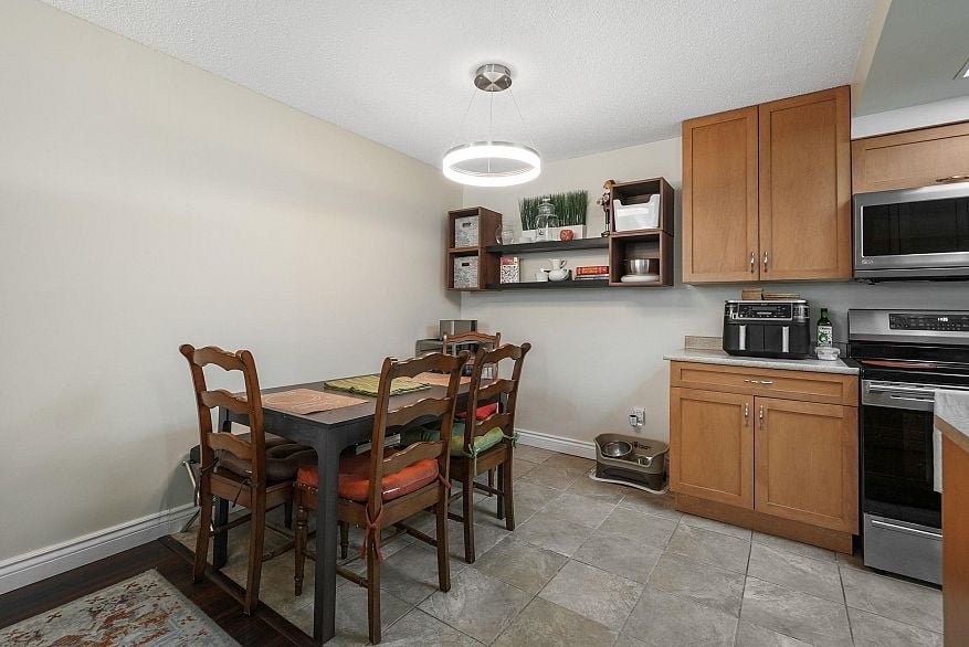 201 444 E 6th Avenue