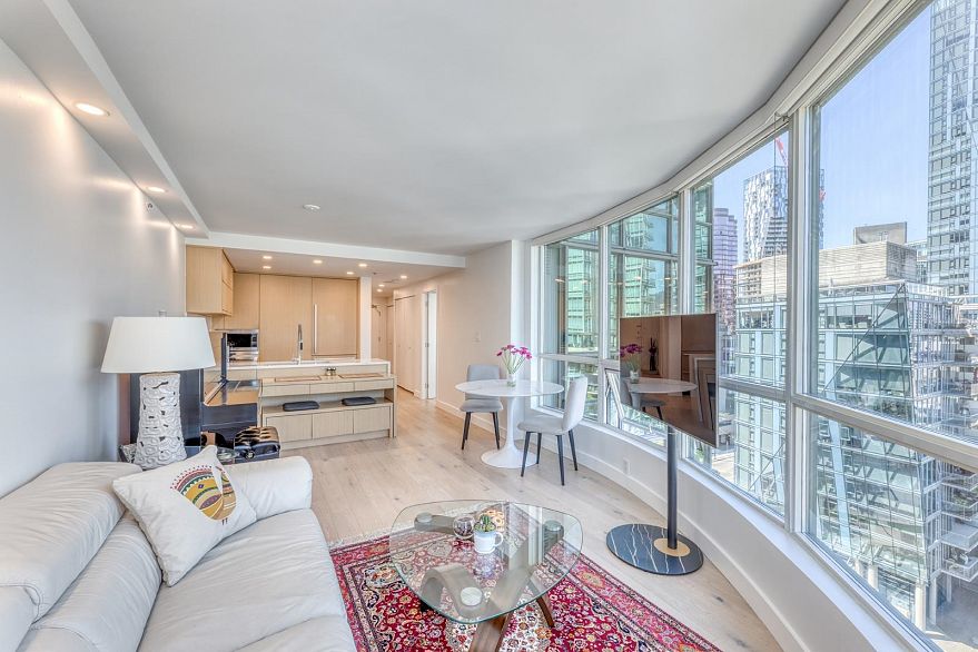 1001 588 Broughton Street