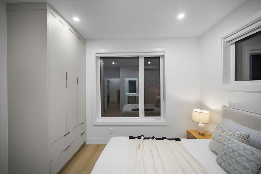 2 3623 Triumph Street