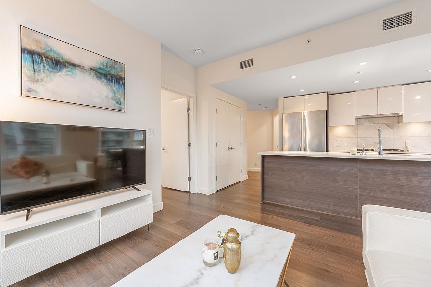 808 3557 Sawmill Crescent