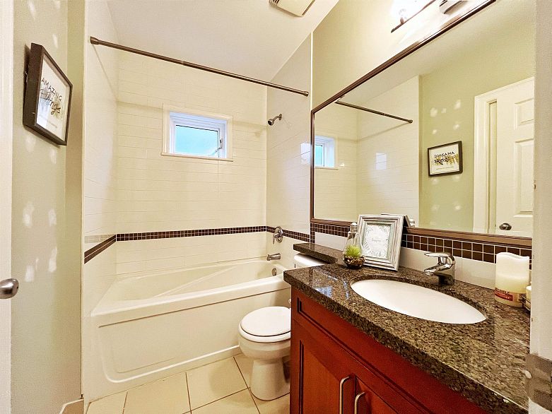 3 1135 Barclay Street