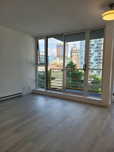 131 REGIMENT SQUARE, Vancouver BC V6B 1X6