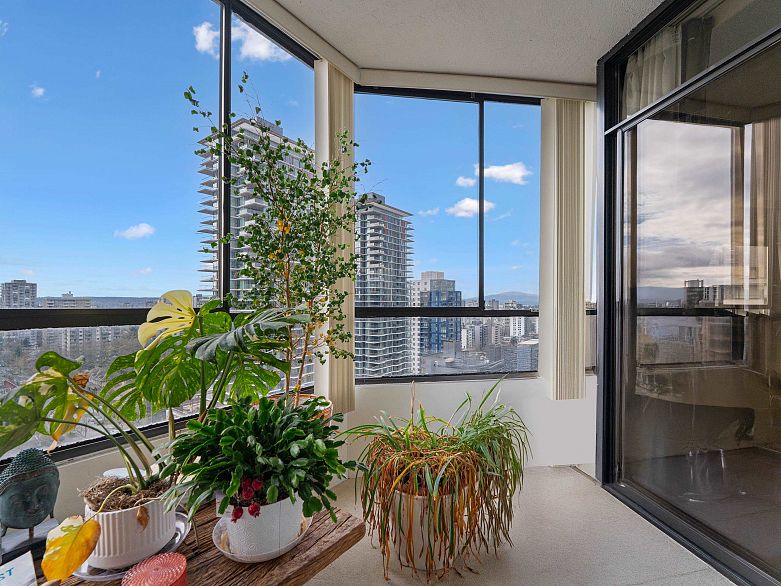 1601 738 Broughton Street