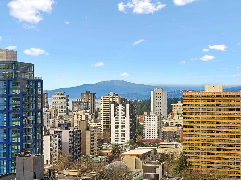 1601 738 Broughton Street