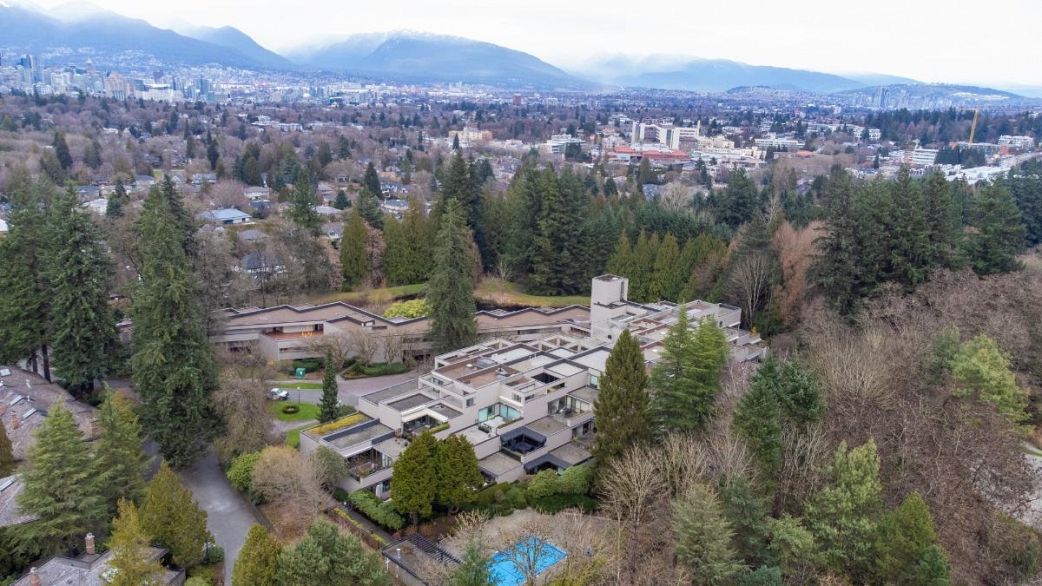 106 4900 Cartier Street