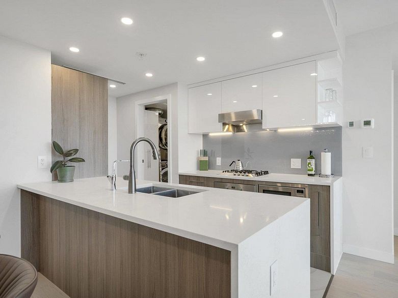 1106 2221 E 30th Avenue