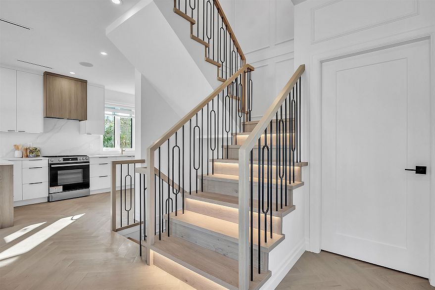 3526 E Lakewood Street