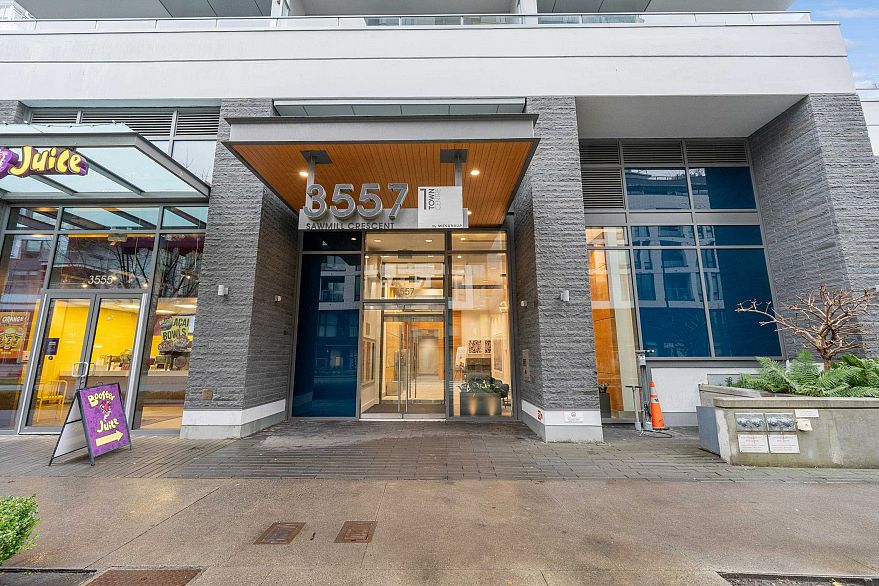 808 3557 Sawmill Crescent