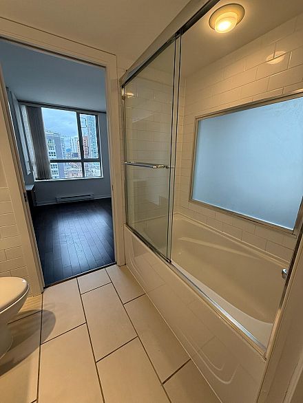 1202 1225 RICHARDS STREET, Vancouver BC V6B 1E6