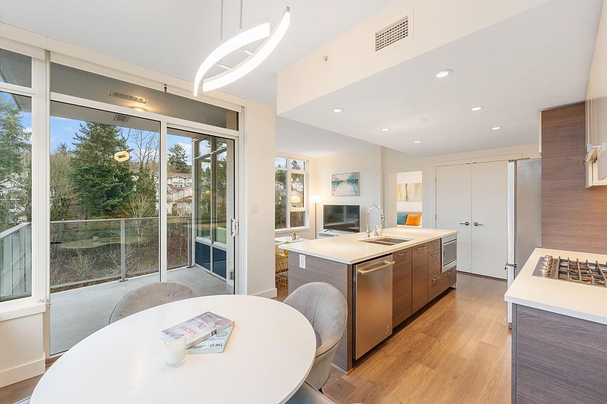 808 3557 Sawmill Crescent