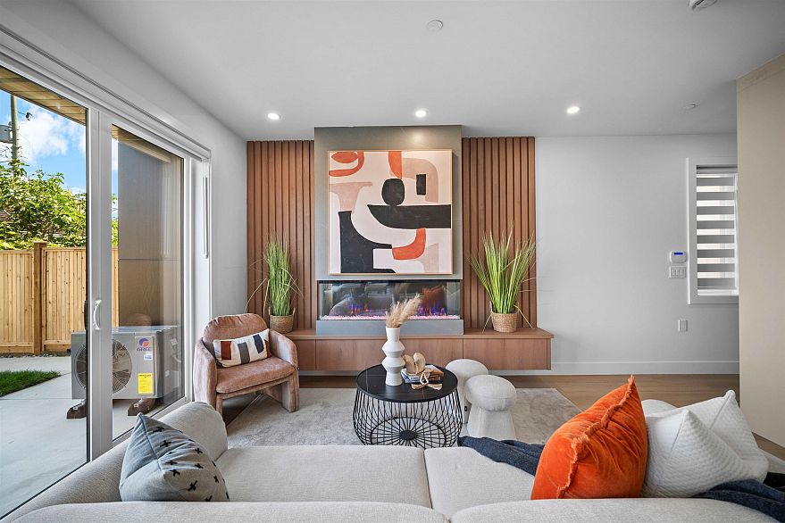 1 3563 E 25th Avenue