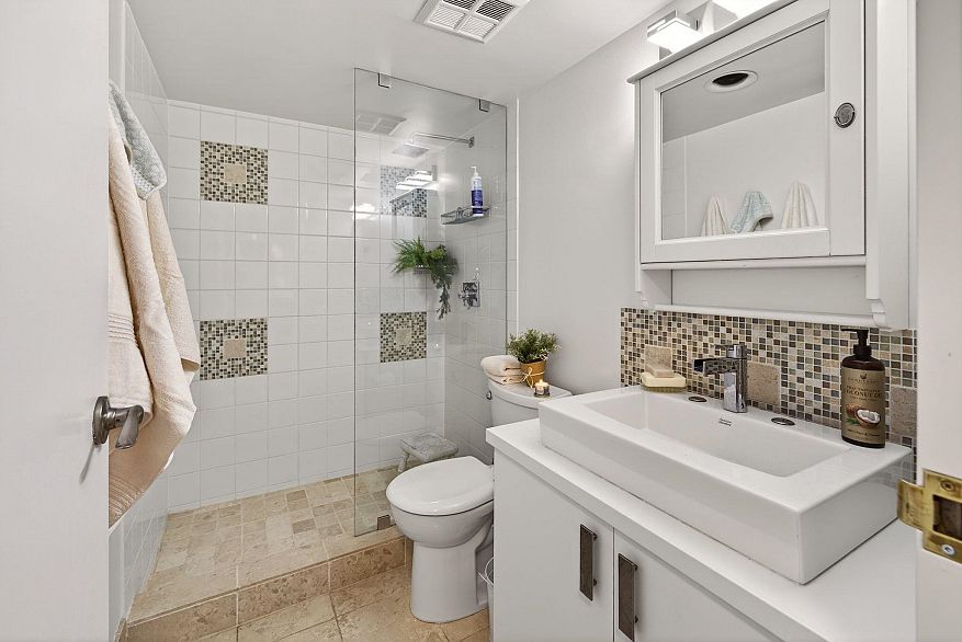 1108 1060 Alberni Street