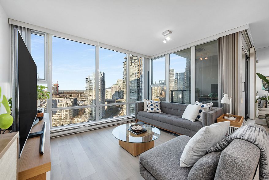 2105 455 Beach Crescent