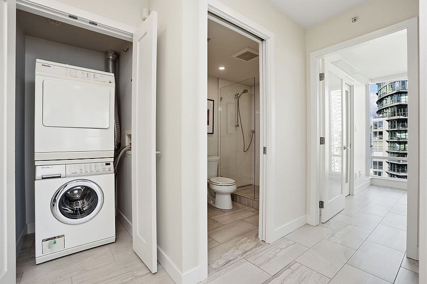 3206 1495 Richards Street