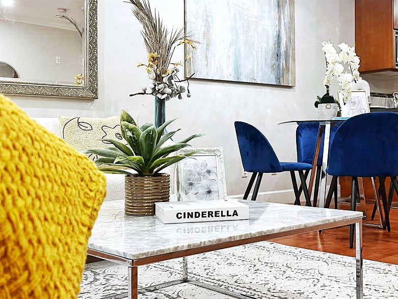 3 1135 Barclay Street