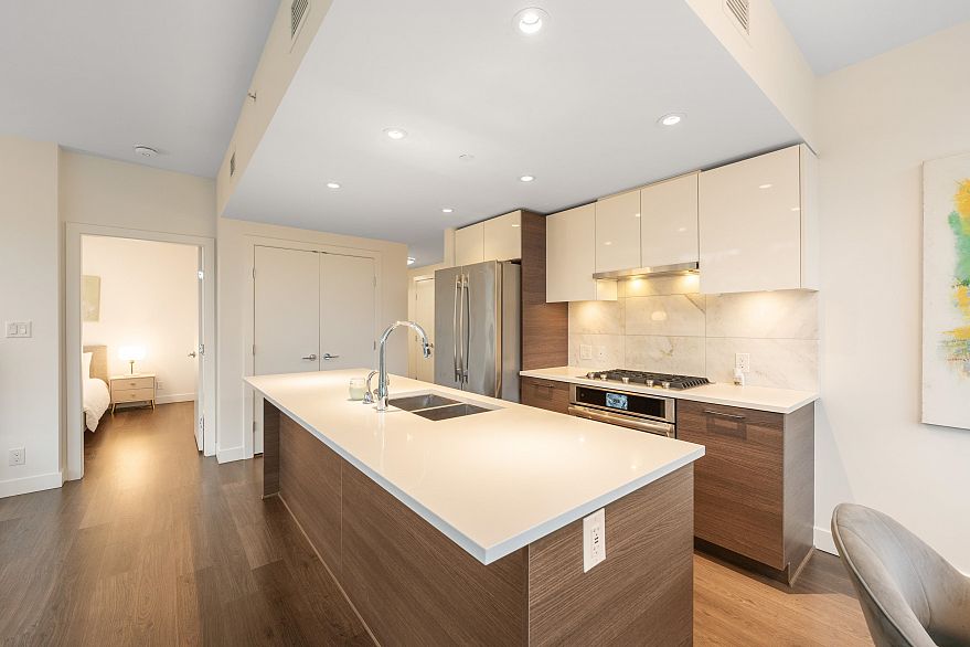 808 3557 Sawmill Crescent