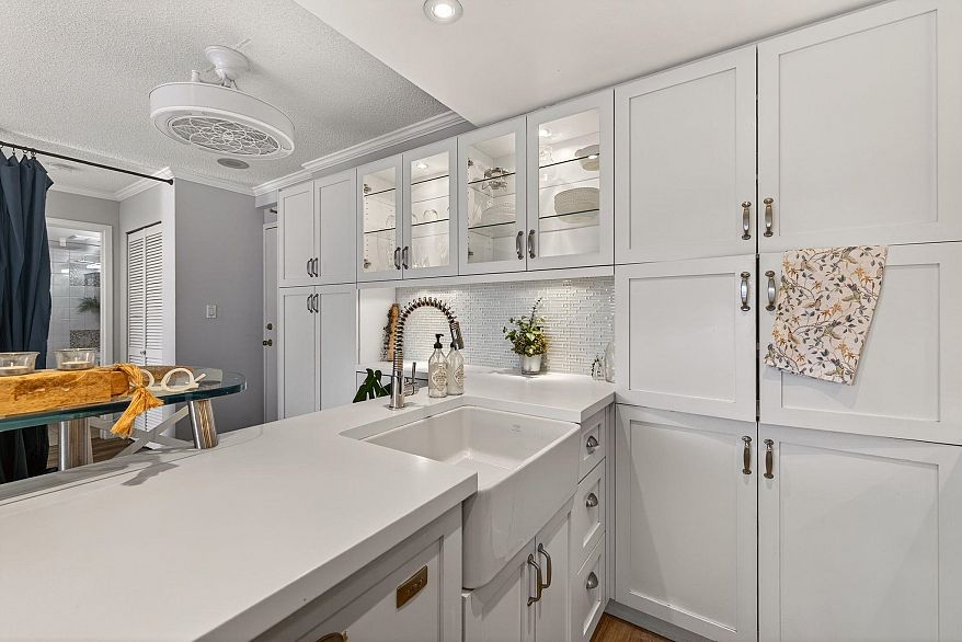 1108 1060 Alberni Street