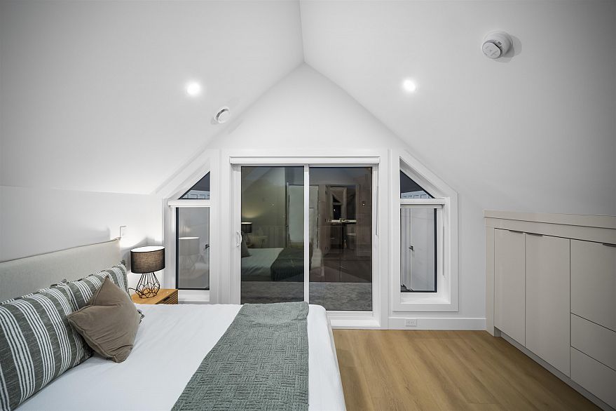 2 3623 Triumph Street