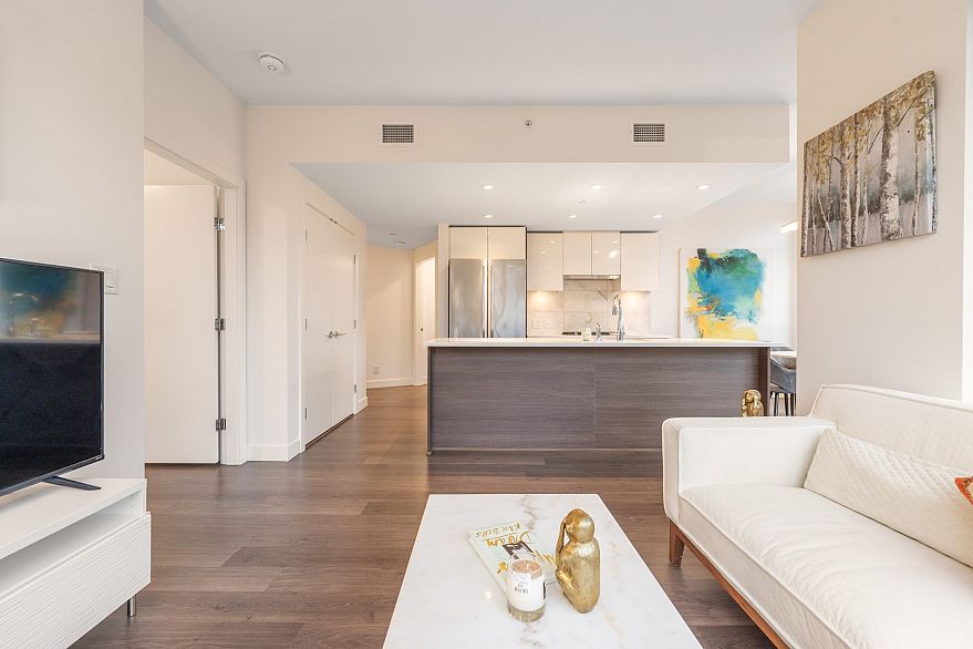 808 3557 Sawmill Crescent