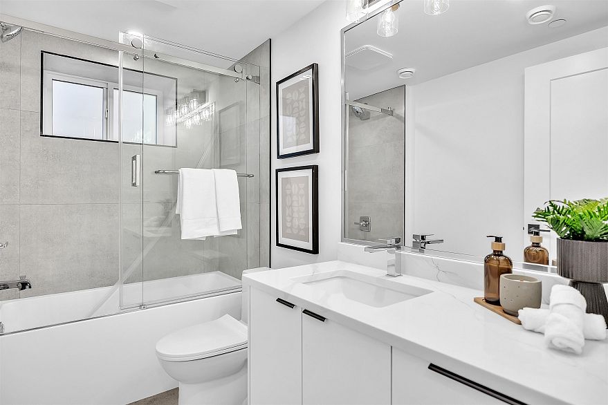 3526 E Lakewood Street