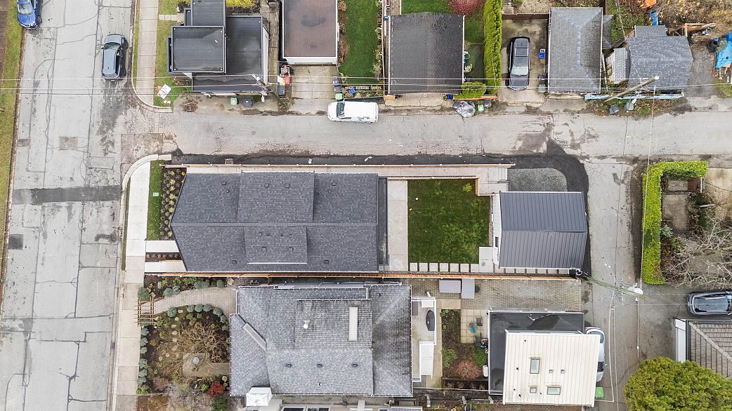 1 3623 Triumph Street