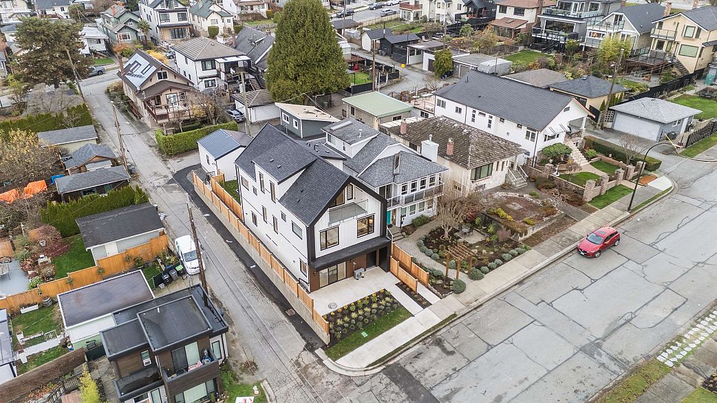 1 3623 Triumph Street