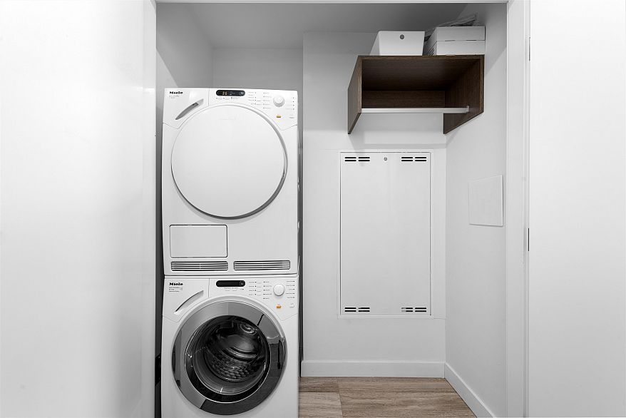 3209 1480 Howe Street