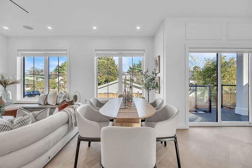 3526 E Lakewood Street