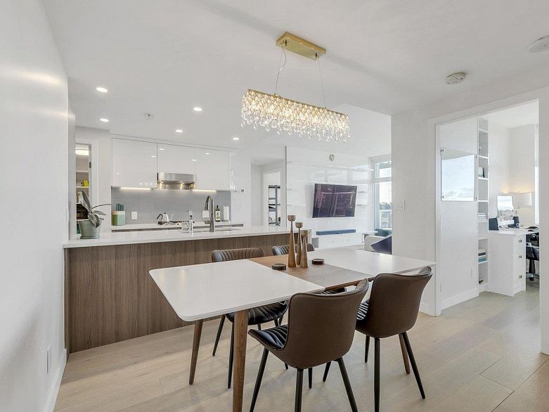 1106 2221 E 30th Avenue