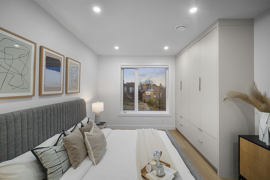 1 3623 Triumph Street