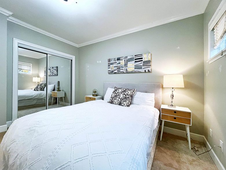 3 1135 Barclay Street