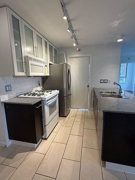 1202 1225 RICHARDS STREET, Vancouver BC V6B 1E6