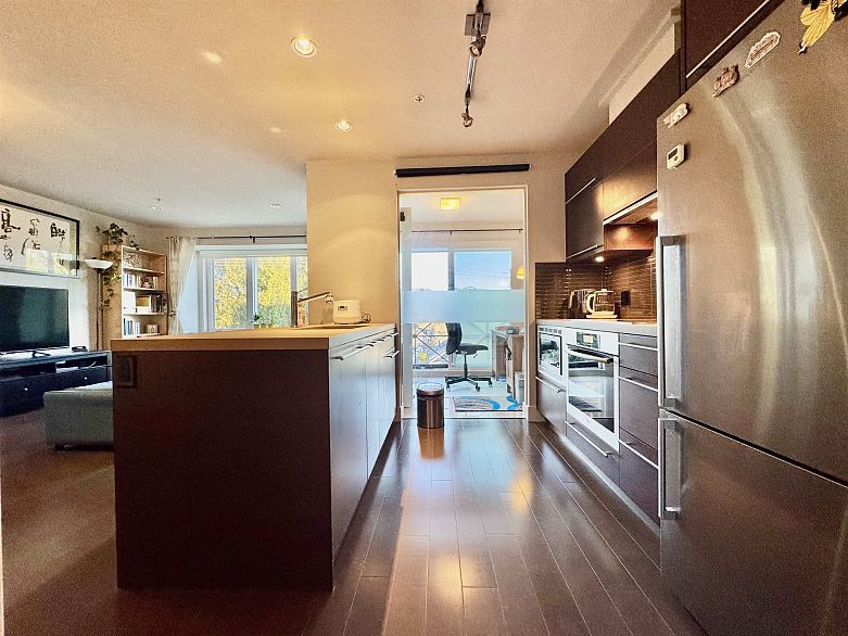 305 4463 W 10th Avenue