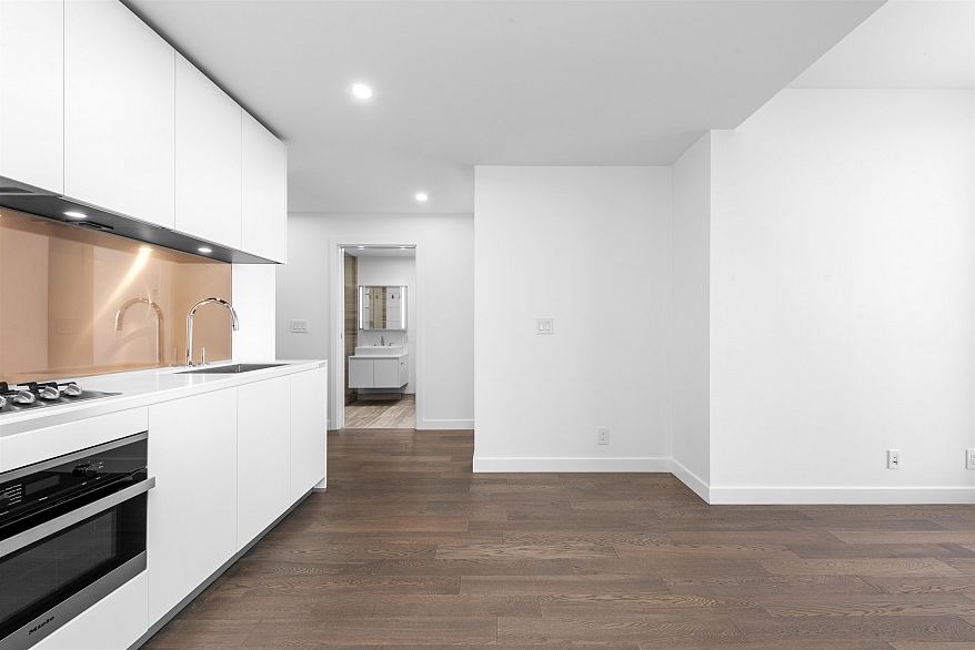 3209 1480 Howe Street