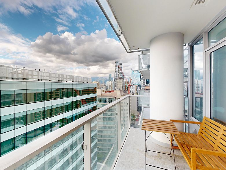 2103 1289 Hornby Street