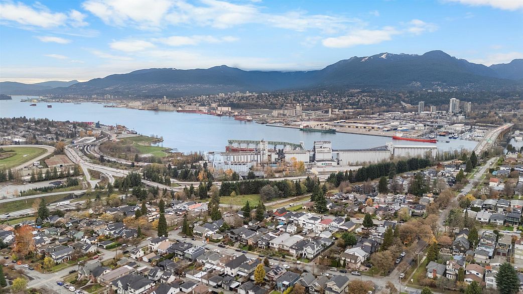 1 3623 Triumph Street