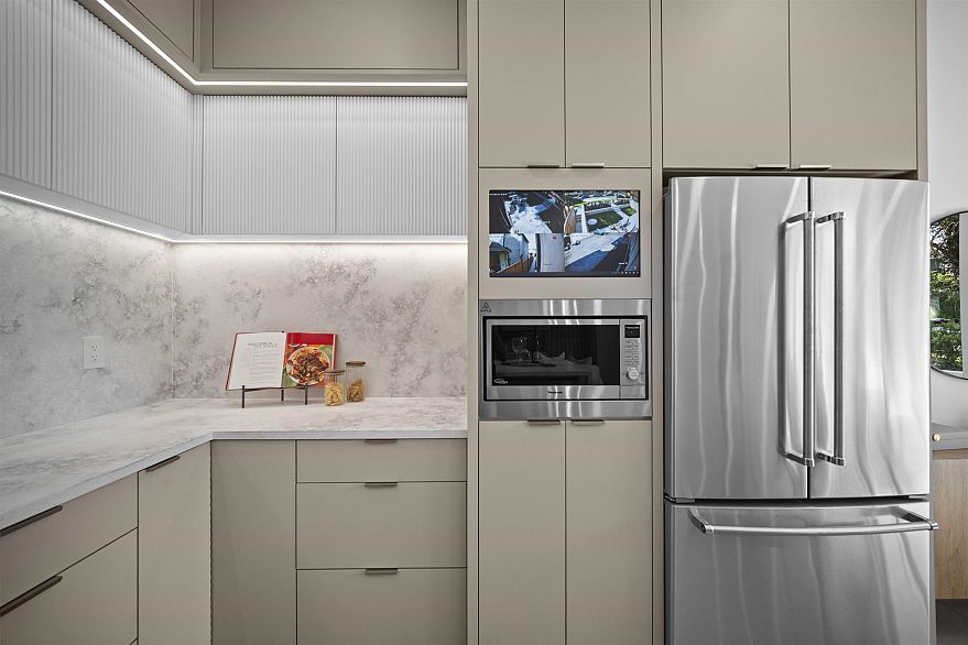 1 3563 E 25th Avenue